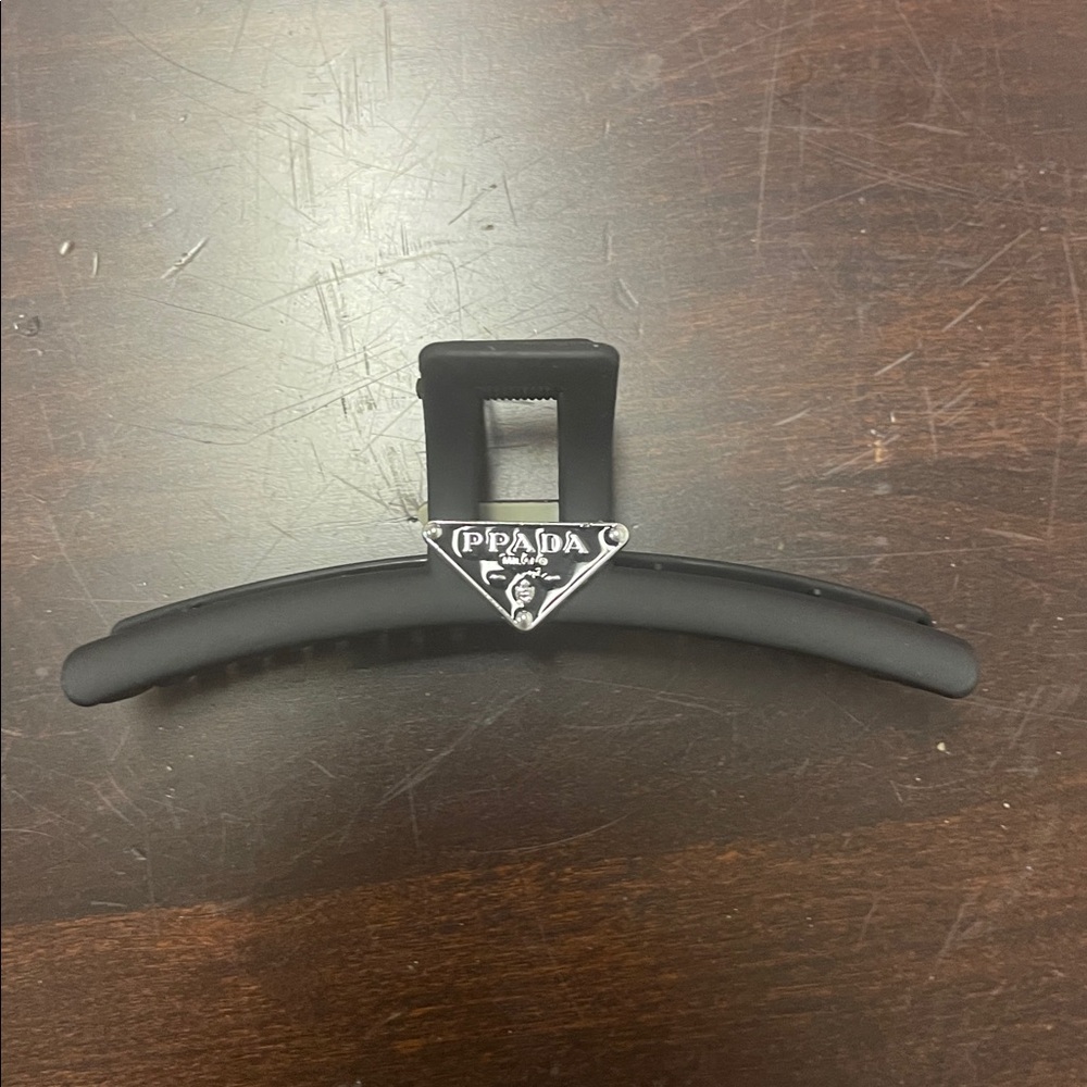 Black Hair Claw Clip - Picture 7 of 7